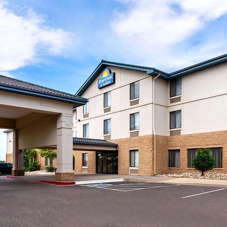 Days Inn & Suites By Wyndham Denver International Airport Exteriör bild