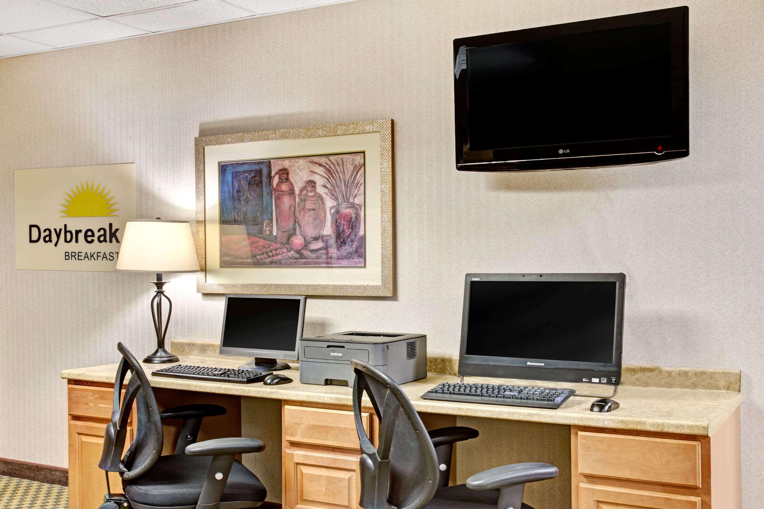 Days Inn & Suites By Wyndham Denver International Airport Exteriör bild