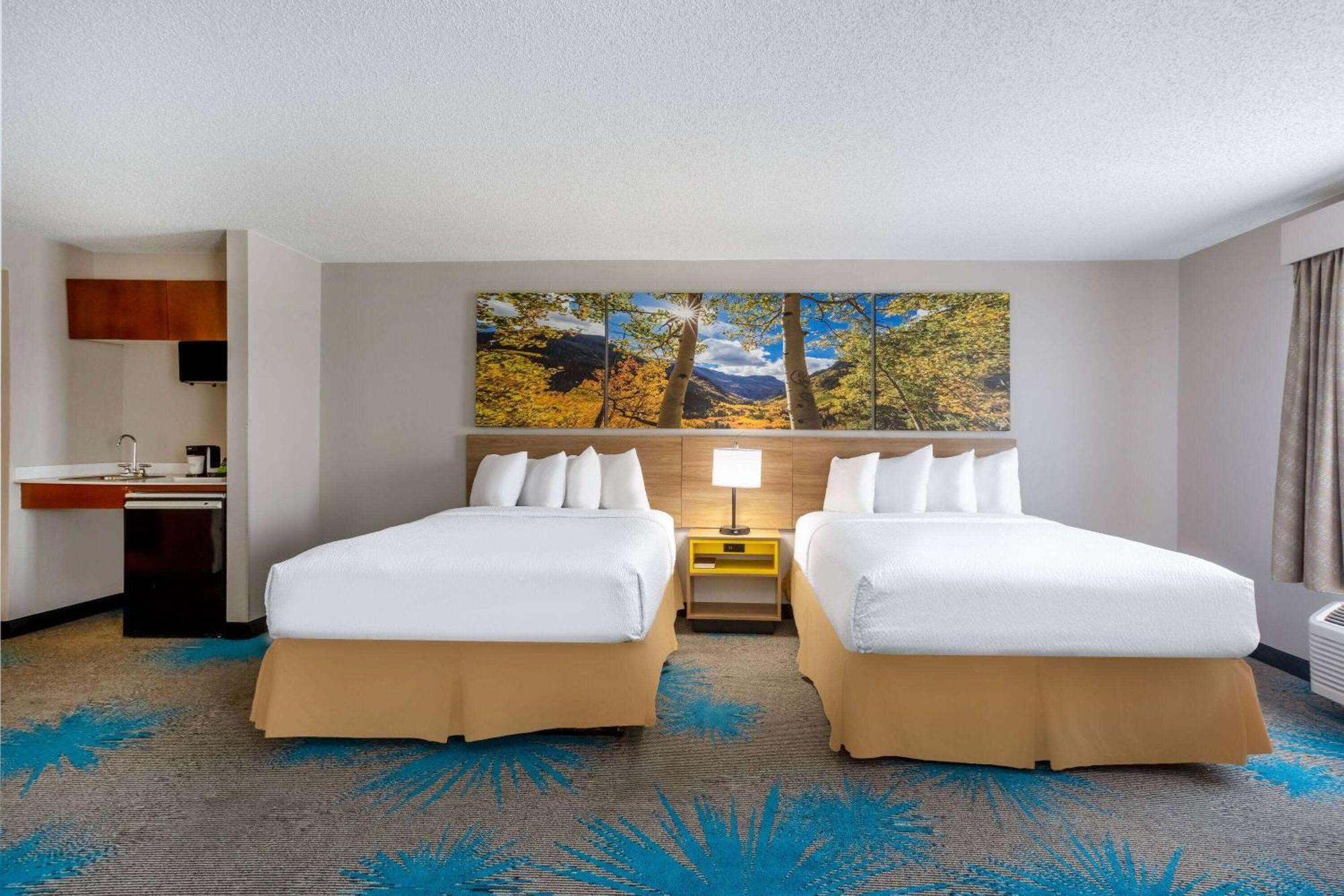 Days Inn & Suites By Wyndham Denver International Airport Exteriör bild