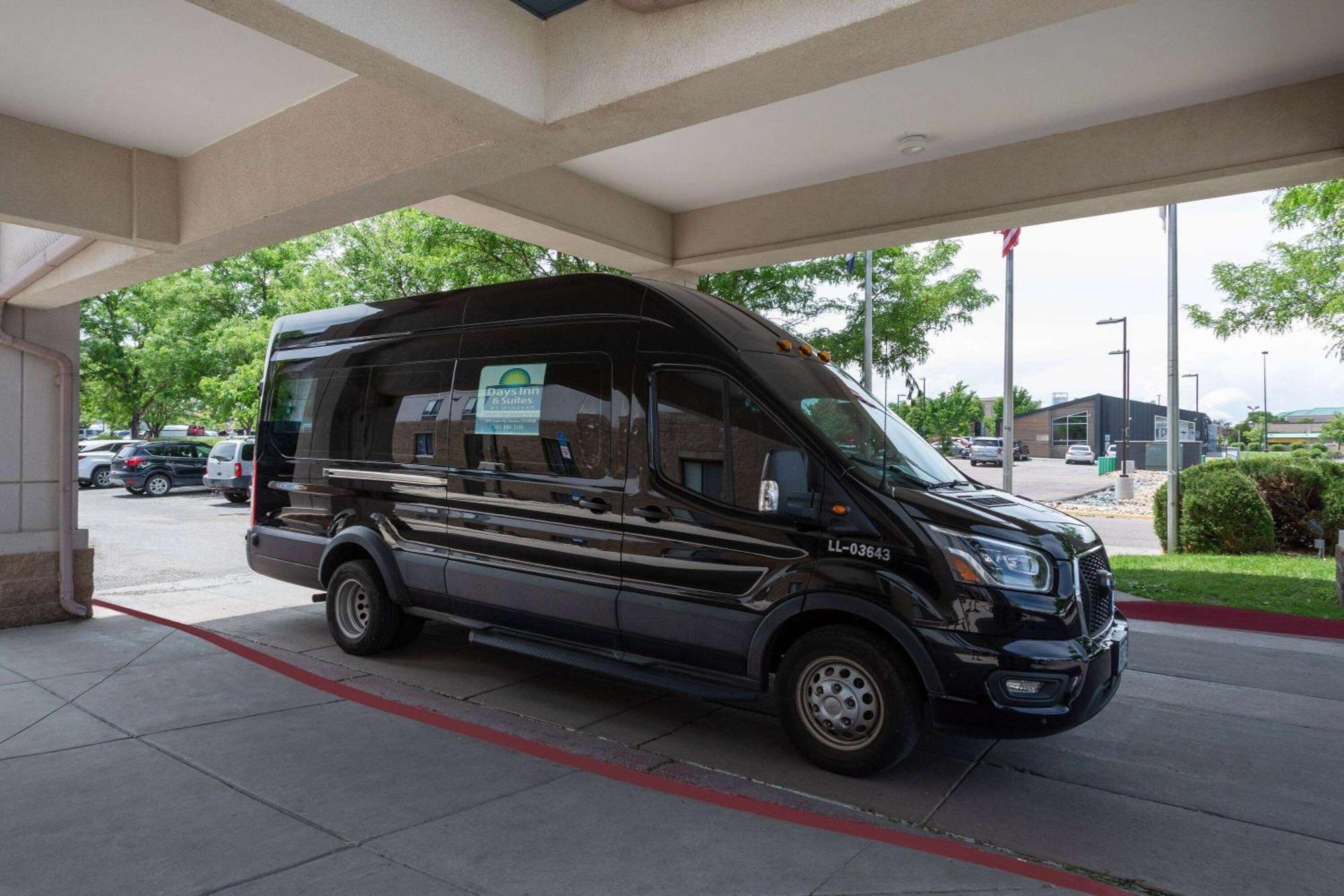 Days Inn & Suites By Wyndham Denver International Airport Exteriör bild
