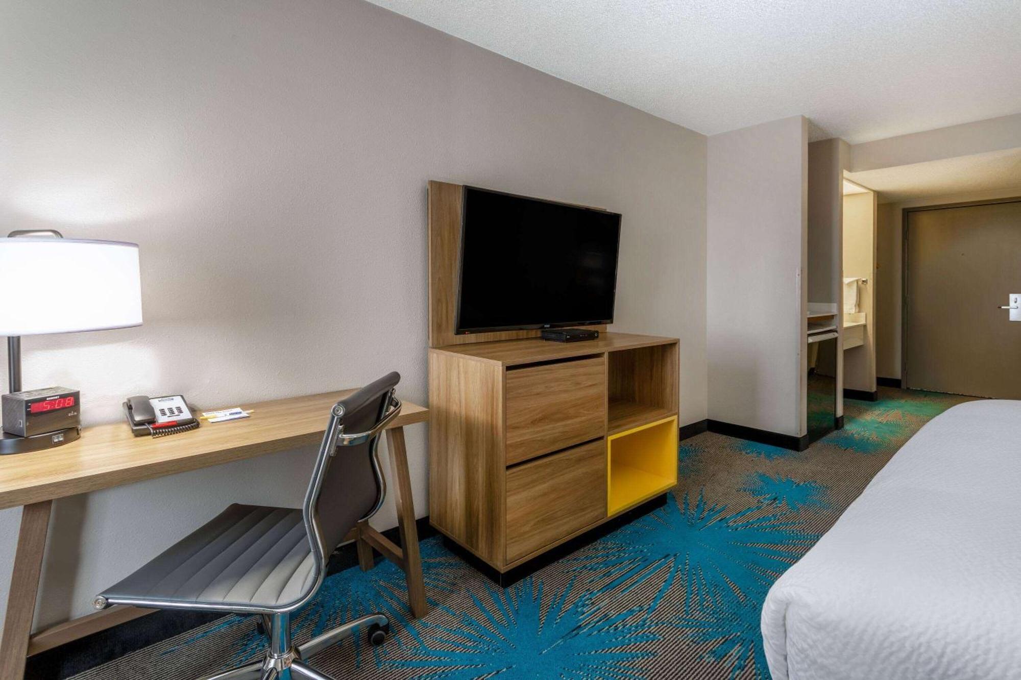 Days Inn & Suites By Wyndham Denver International Airport Exteriör bild