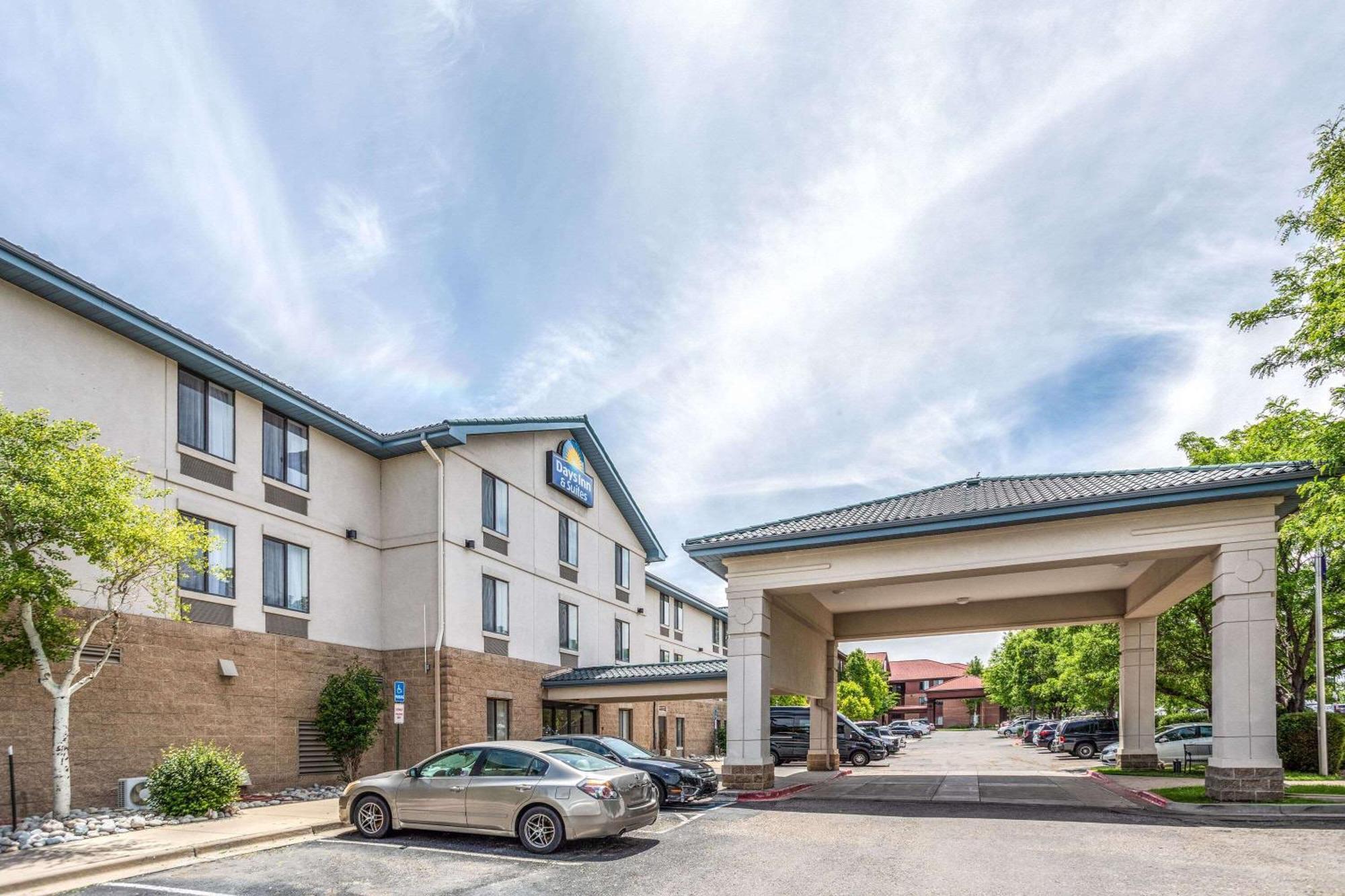 Days Inn & Suites By Wyndham Denver International Airport Exteriör bild
