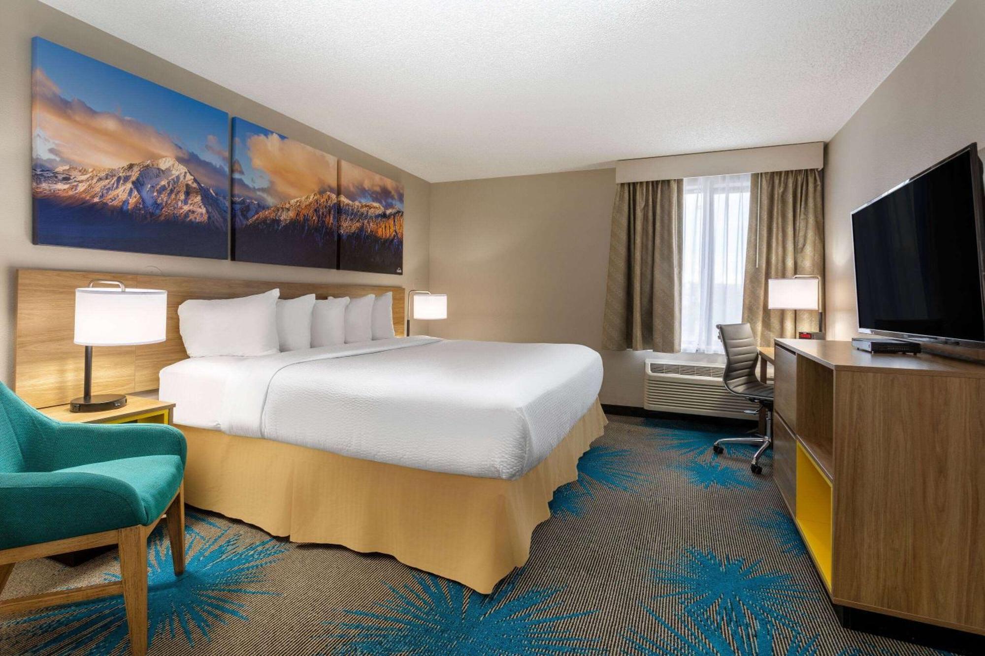 Days Inn & Suites By Wyndham Denver International Airport Exteriör bild